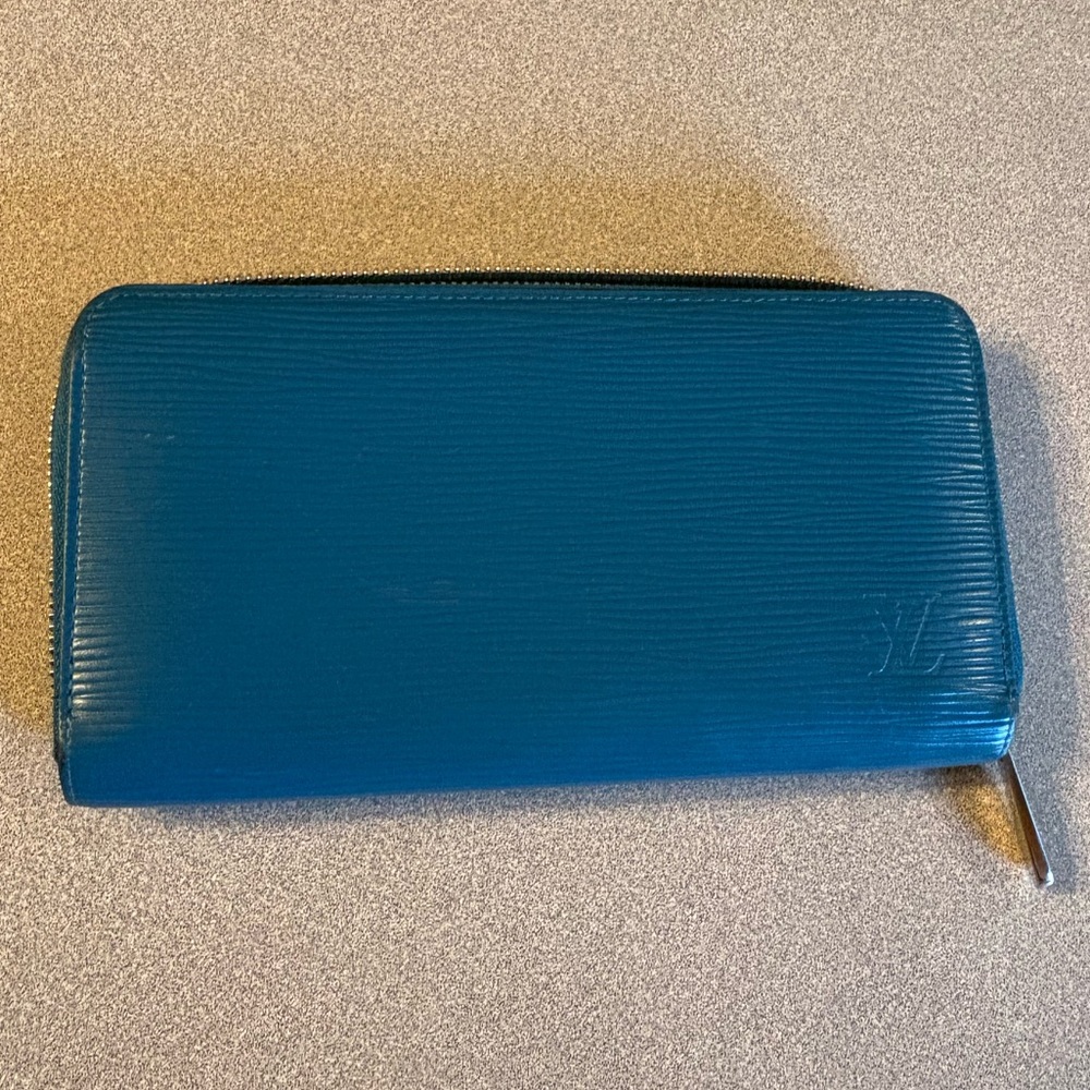 LOUIS VUITTON Cyan Epi Leather Zippy Wallet with dust bag and COA